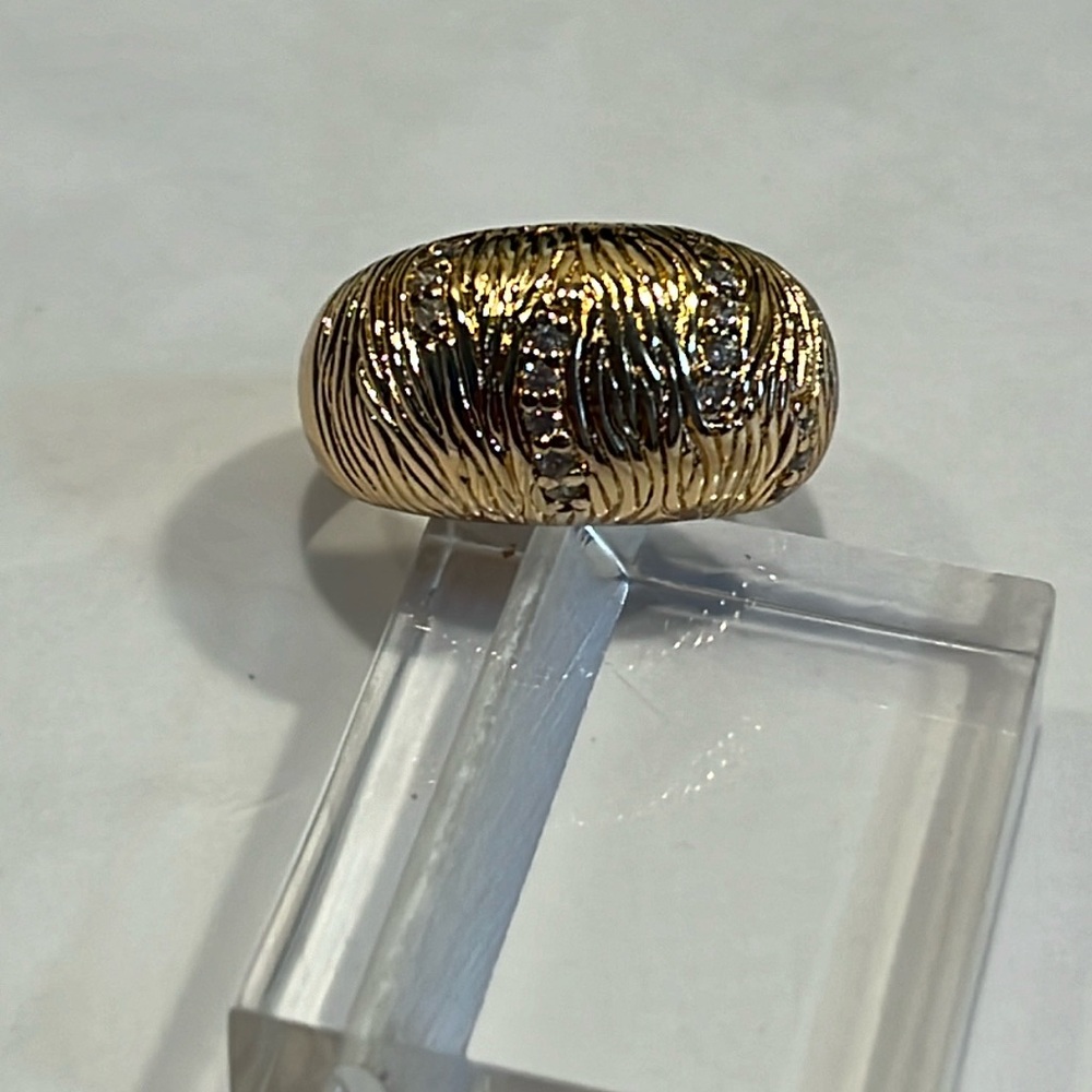 Vintage style range size 9 gold metal with tiny clear